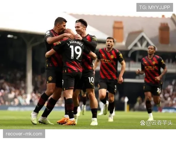 英超争冠进入白热化:曼城与利物浦上演巅峰对决 英超争冠进入白热化:曼城与利物浦上演巅峰对决