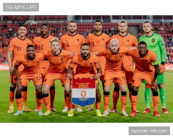 橙色风暴席卷赛场:荷兰球迷激情助威,团结共庆全球足球盛宴 橙色风暴席卷赛场:荷兰球迷激情助威,团结共庆全球足球盛宴