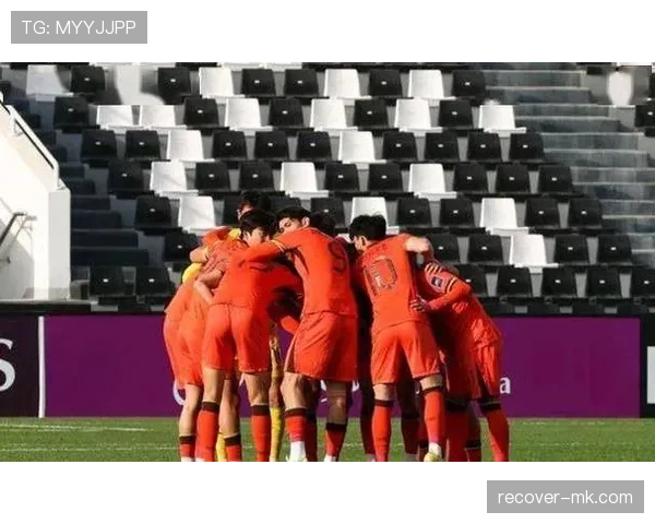 点球大战中球队逆袭成功，表现稳健晋级决赛引发关注