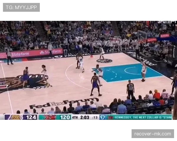 里夫斯挡拆吸引防守为詹姆斯创造外线效率提升