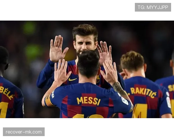 皮克退役后天天晒豪宅游艇，这哪是踢球的，分明是豪门赘婿